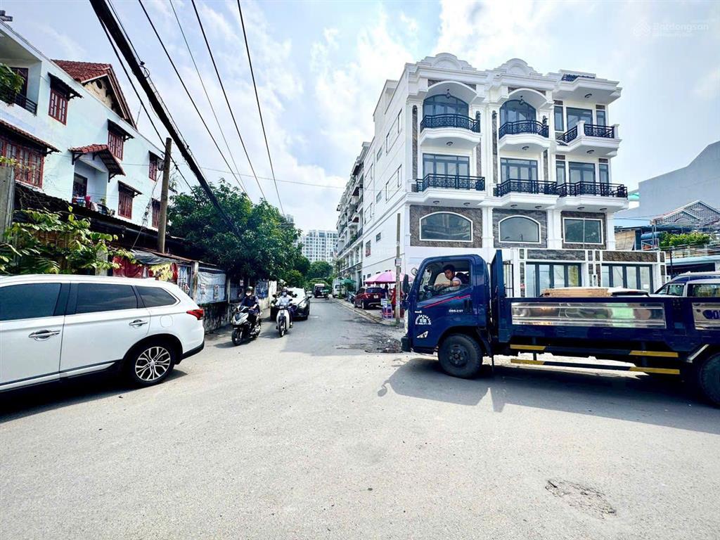 Nhà 4 lầu 1 tum có lửng  đường 20 phạm văn đồng ngay tttm gigamall khu bên sông hiệp bình chánh