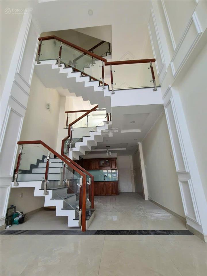 Nhà 4 lầu 1 tum có lửng  đường 20 phạm văn đồng ngay tttm gigamall khu bên sông hiệp bình chánh