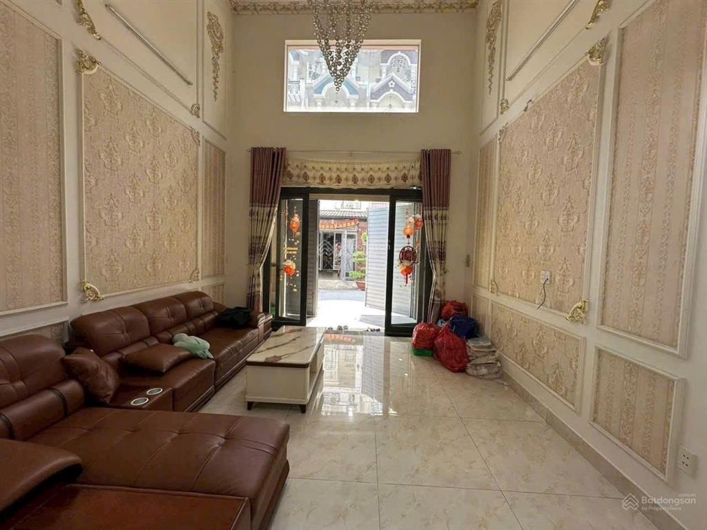 Nhà 4 tầng có lửng 4,5m x 14m  ngay chợ hiệp bình gần tttm gigamall  giáp đường phạm văn đồng.
