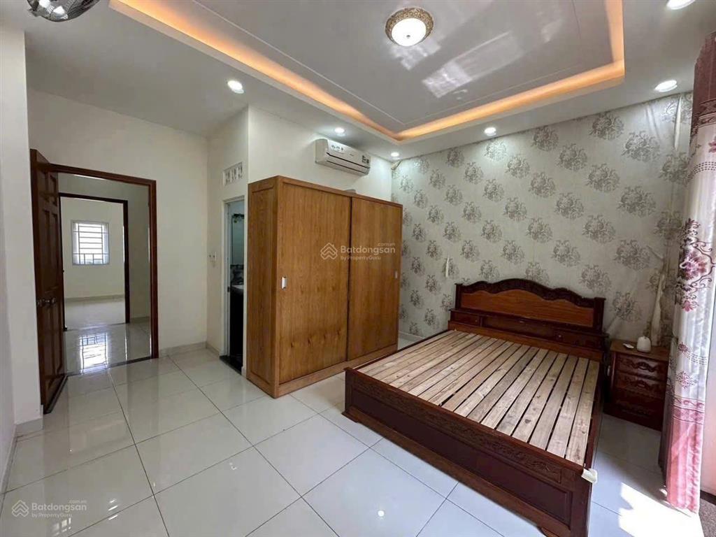 Nhà 4 tầng có lửng 4,5m x 14m  ngay chợ hiệp bình gần tttm gigamall  giáp đường phạm văn đồng.