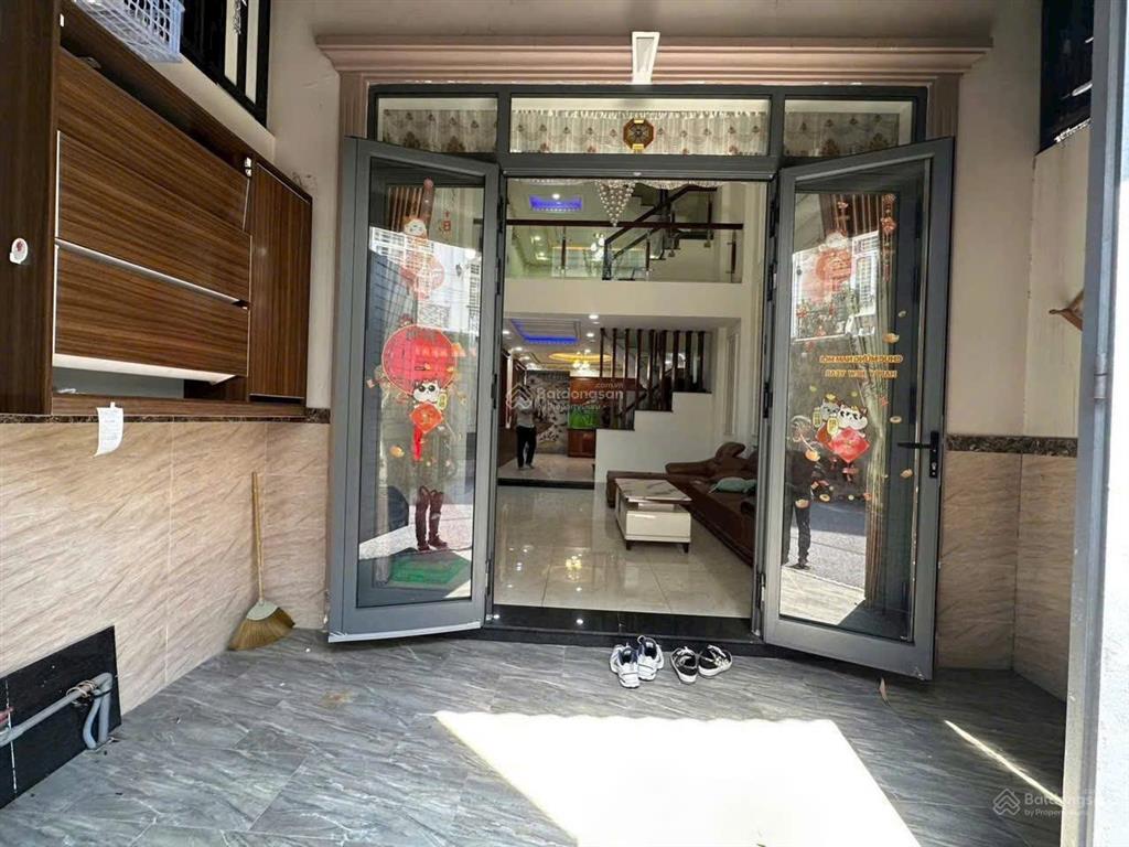 Nhà 4 tầng có lửng 4,5m x 14m  ngay chợ hiệp bình gần tttm gigamall  giáp đường phạm văn đồng.