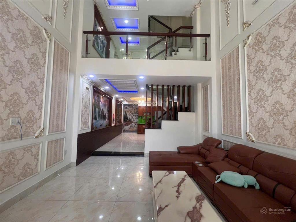 Nhà 4 tầng có lửng 4,5m x 14m  ngay chợ hiệp bình gần tttm gigamall  giáp đường phạm văn đồng.