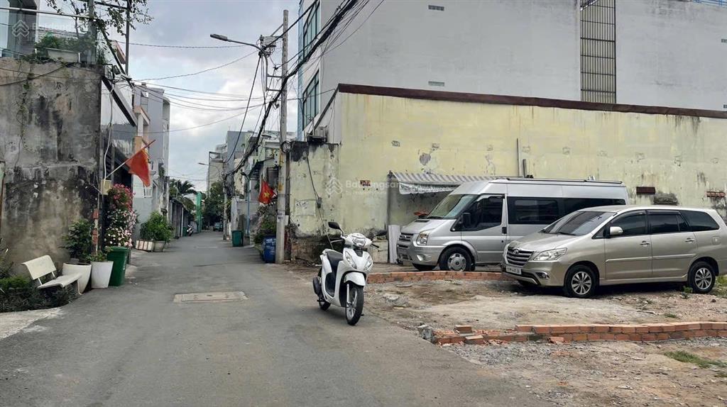 Đất hxh ngay vạn phúc city  dt 5,5m x 16m  giá 7,3 tỷ  cách ql13 chừng 300m.