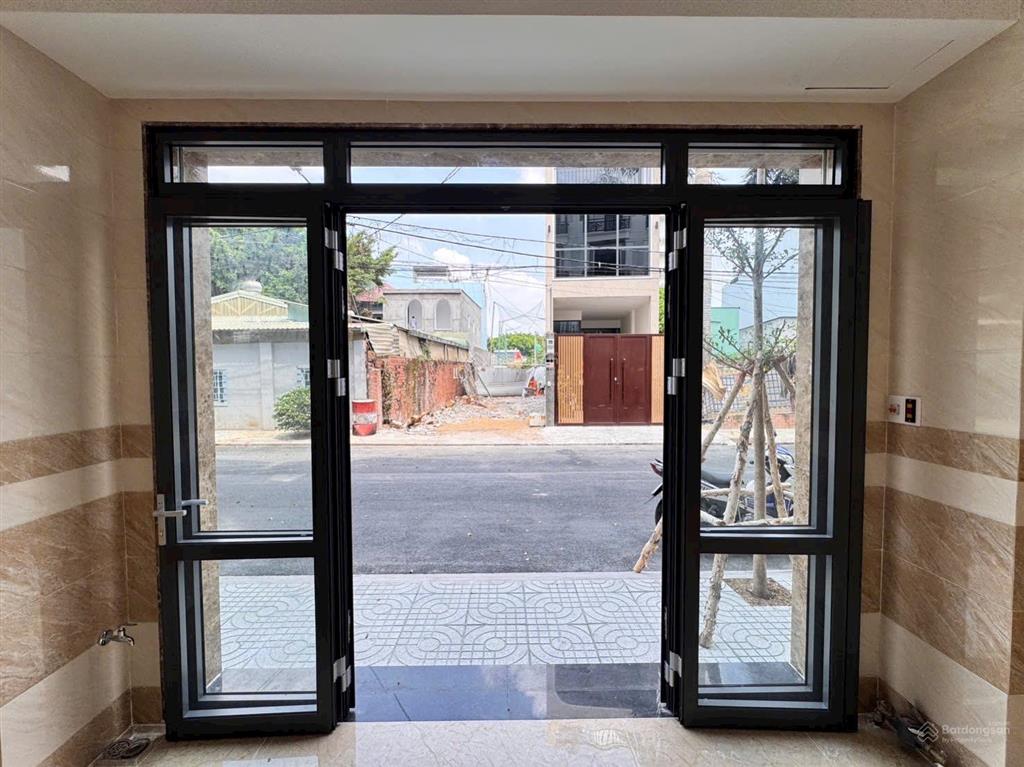 Nhà xây mới 4 tầng có lửng  kdc đồng bộ view sông sài gòn  gần kđt vạn phúc