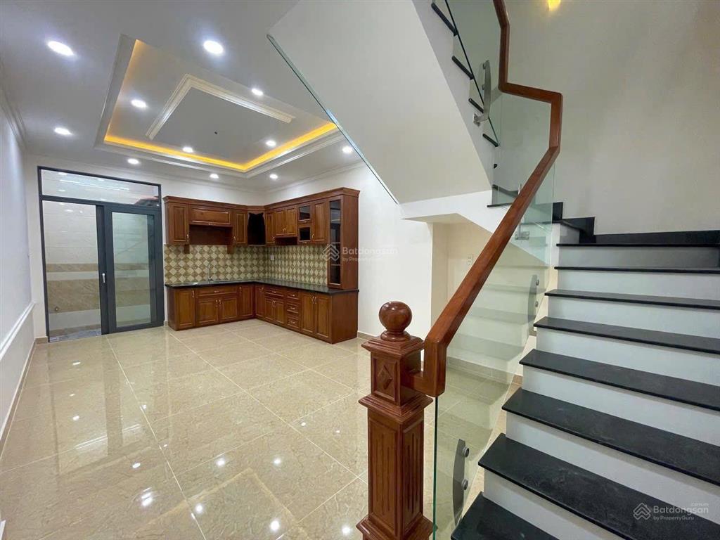 Nhà xây mới 4 tầng có lửng  kdc đồng bộ view sông sài gòn  gần kđt vạn phúc