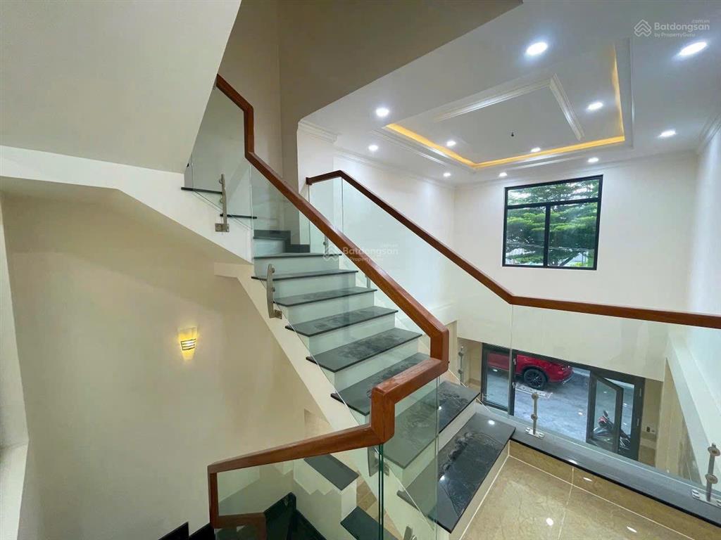 Nhà xây mới 4 tầng có lửng  kdc đồng bộ view sông sài gòn  gần kđt vạn phúc