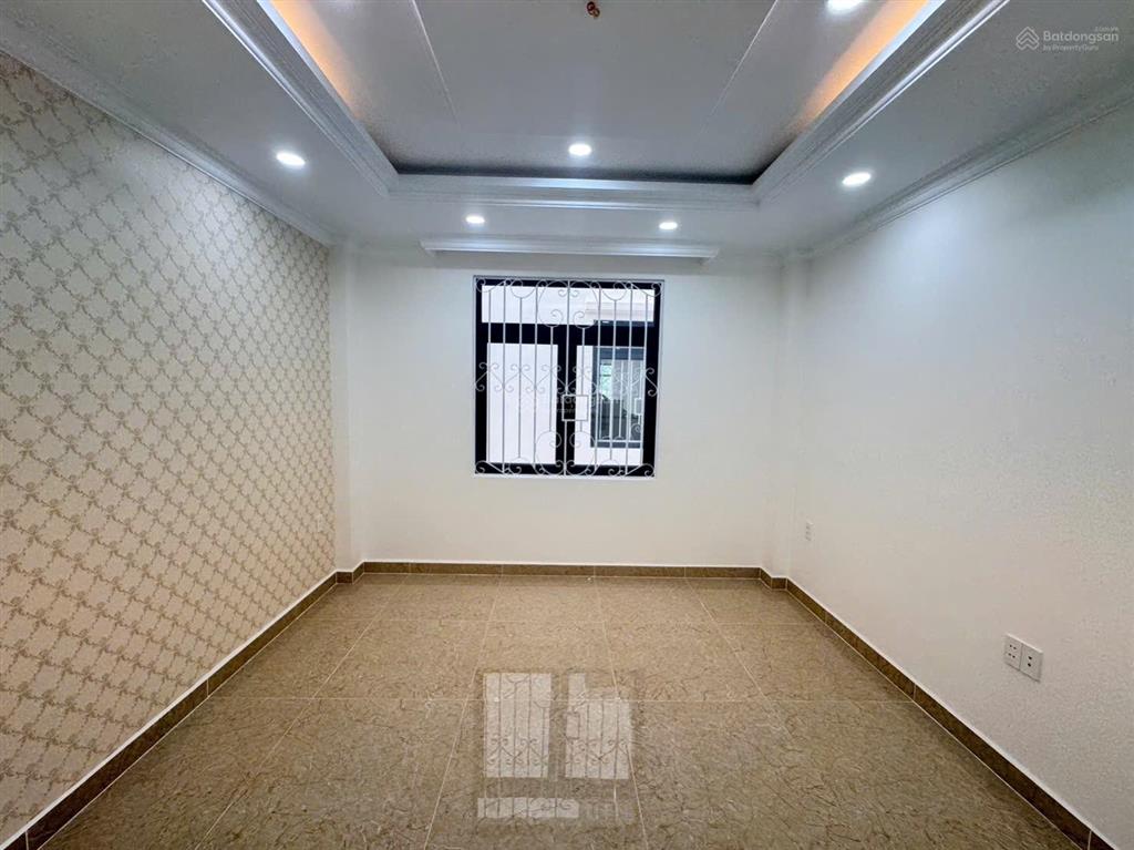 Nhà xây mới 4 tầng có lửng  kdc đồng bộ view sông sài gòn  gần kđt vạn phúc