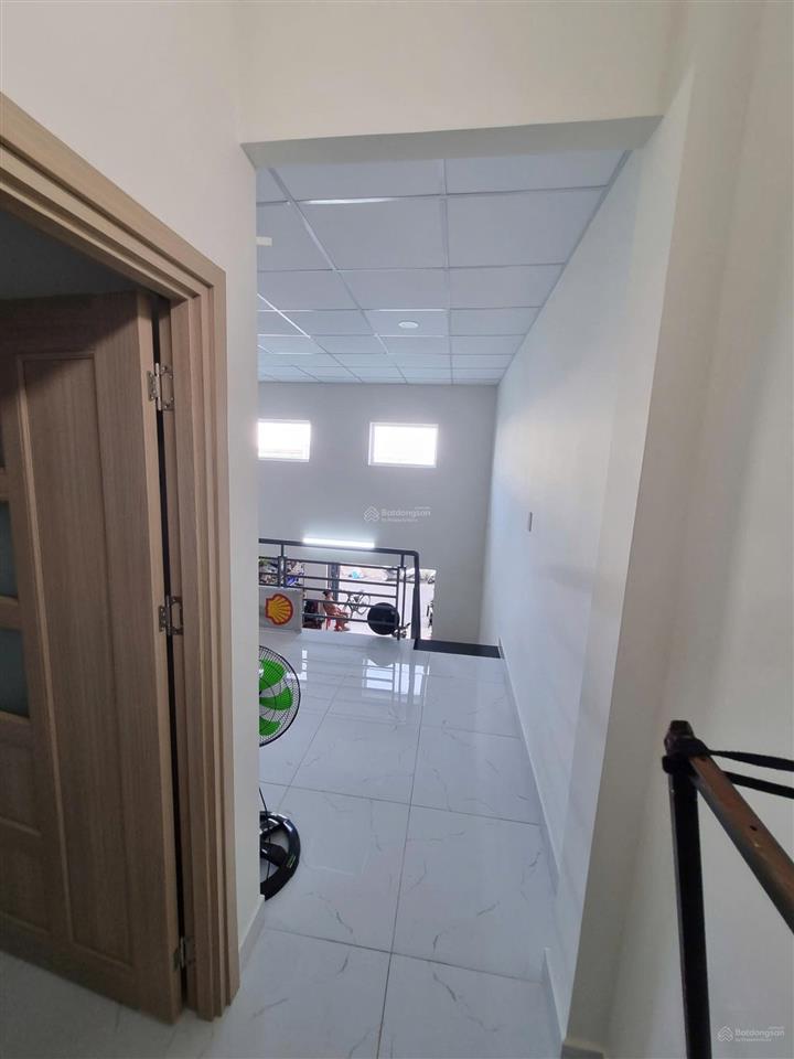 Cần tiền giảm mạnh 1 tỷ nhà mặt tiền sát bên cc urban green  đối diện cổng dtt vạn phúc.