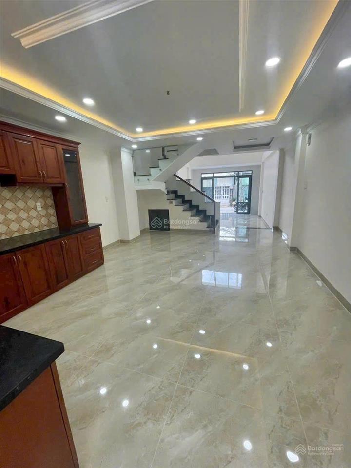 Nhà mới 4 tầng có lửng  ngay chợ hiệp bình  đường rộng  phù hợp ở làm vpct hay cho thuê