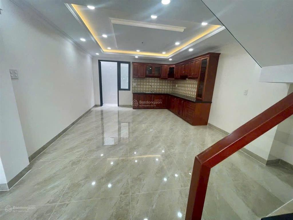 Nhà mới 4 tầng có lửng  ngay chợ hiệp bình  đường rộng  phù hợp ở làm vpct hay cho thuê