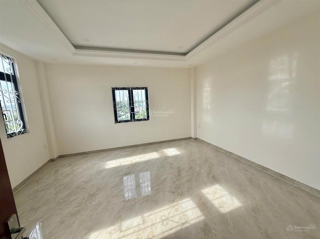 Nhà mới 4 tầng có lửng  ngay chợ hiệp bình  đường rộng  phù hợp ở làm vpct hay cho thuê