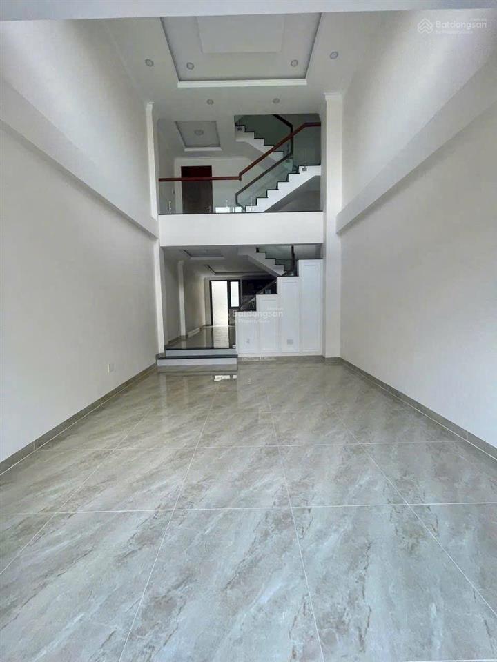 Nhà mới 4 tầng có lửng  ngay chợ hiệp bình  đường rộng  phù hợp ở làm vpct hay cho thuê