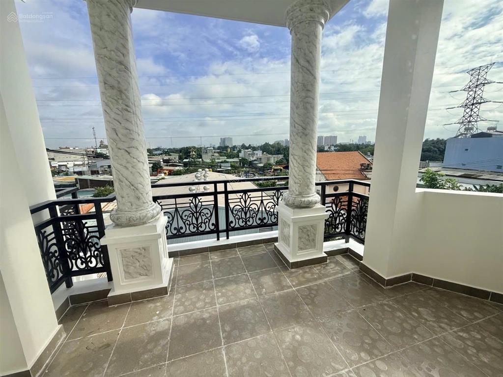 Nhà mới 4 tầng có lửng  ngay chợ hiệp bình  đường rộng  phù hợp ở làm vpct hay cho thuê