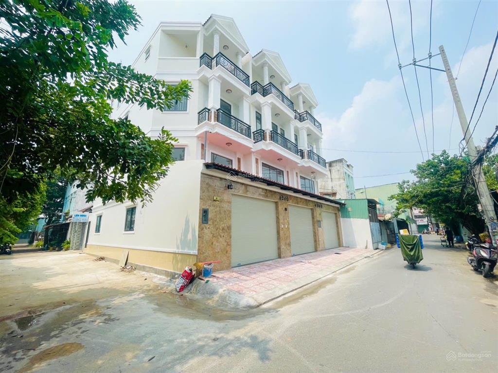 Nhà mới 4 tầng có lửng  ngay chợ hiệp bình  đường rộng  phù hợp ở làm vpct hay cho thuê