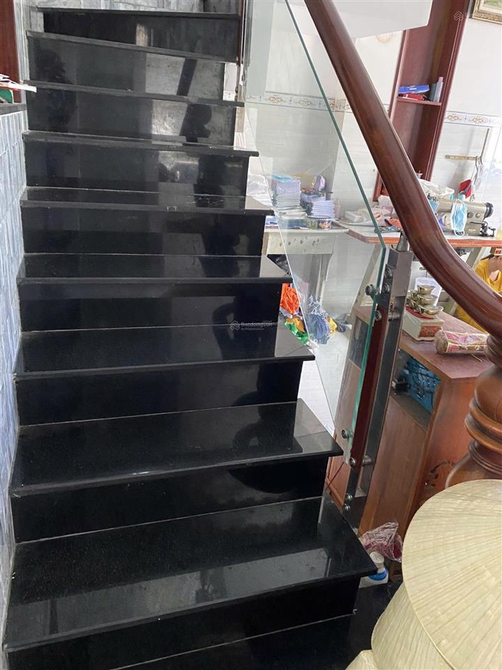 Nhà 3 tầng dt đất 57,6m2  giá 5.5 tỷ  hẻm 3 gác thông  4pn, 3wc  gần đường phạm văn đồng.