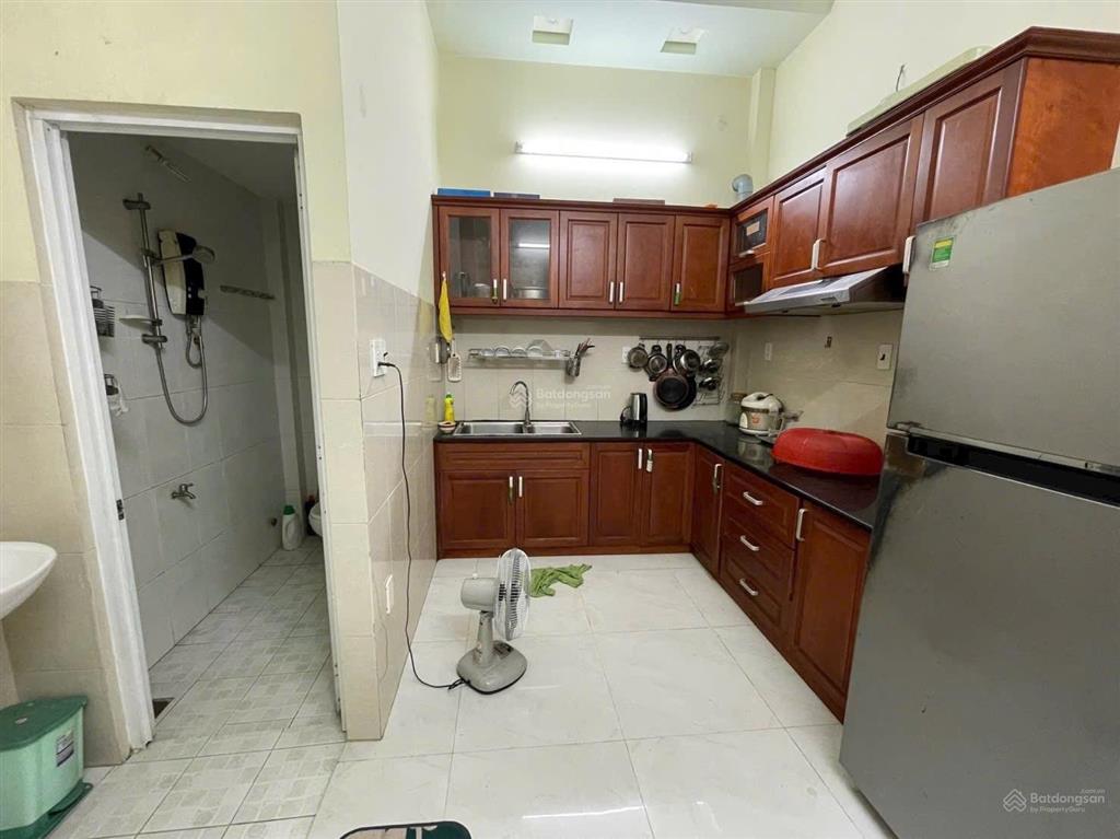 Nhà nguyên căn ngay bến đò linh đông  giá 9tr, 2 pn, 2wc