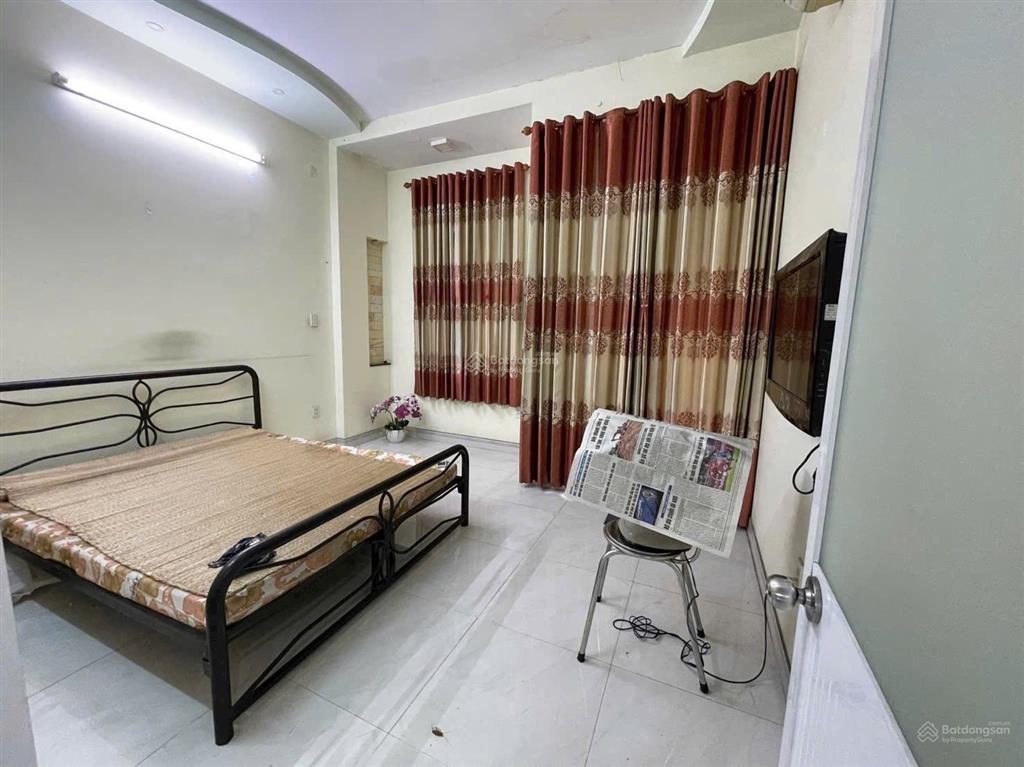 Nhà nguyên căn ngay bến đò linh đông  giá 9tr, 2 pn, 2wc