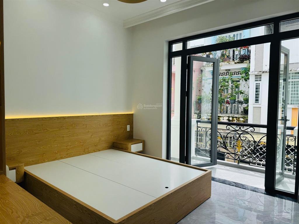 Nhà 3 tầng ngay chợ hiệp bình gần tttm gigamall  4m x 16m full nội thất về ở ngay.