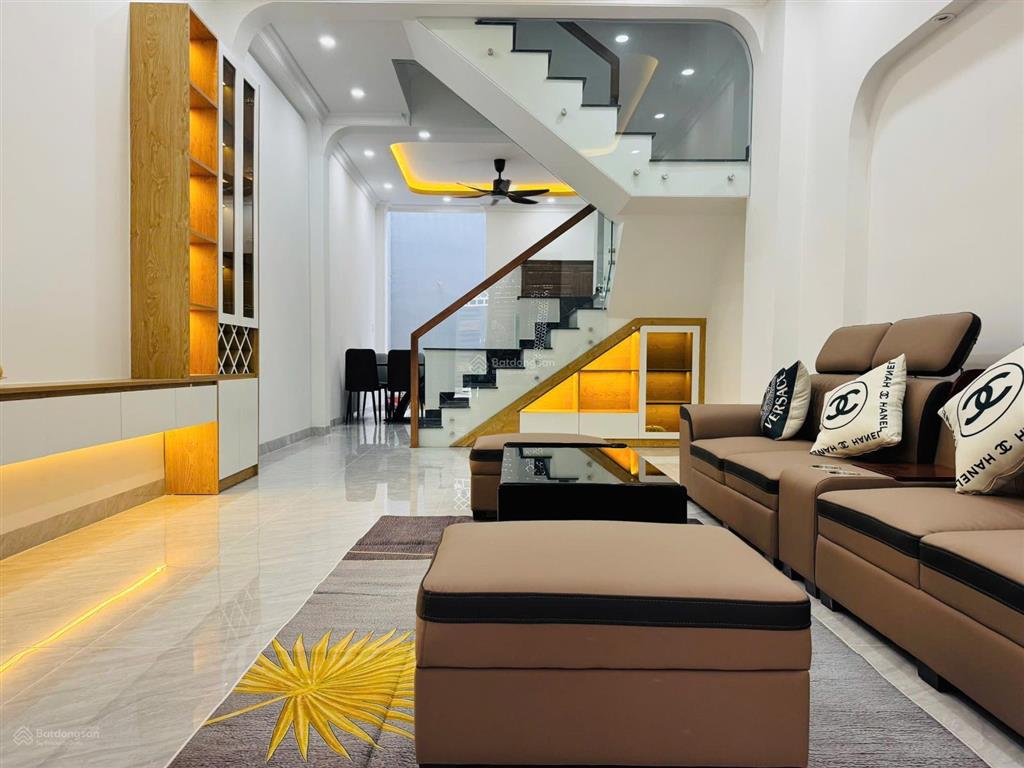 Nhà 3 tầng ngay chợ hiệp bình gần tttm gigamall  4m x 16m full nội thất về ở ngay.