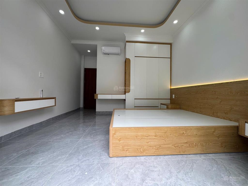 Nhà 3 tầng ngay chợ hiệp bình gần tttm gigamall  4m x 16m full nội thất về ở ngay.