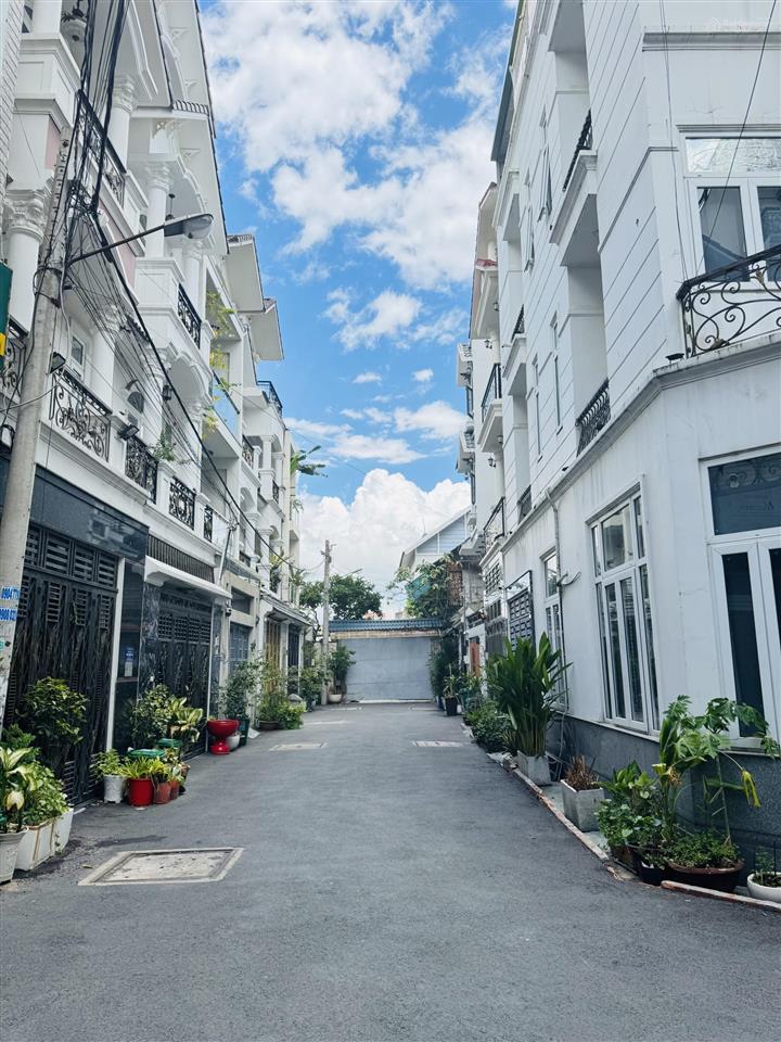 Nhà 4 tầng sân thượng, đường rộng 7m khu nhà đồng bộ, ngay chợ hiệp bình giáp đường phạm văn đồng