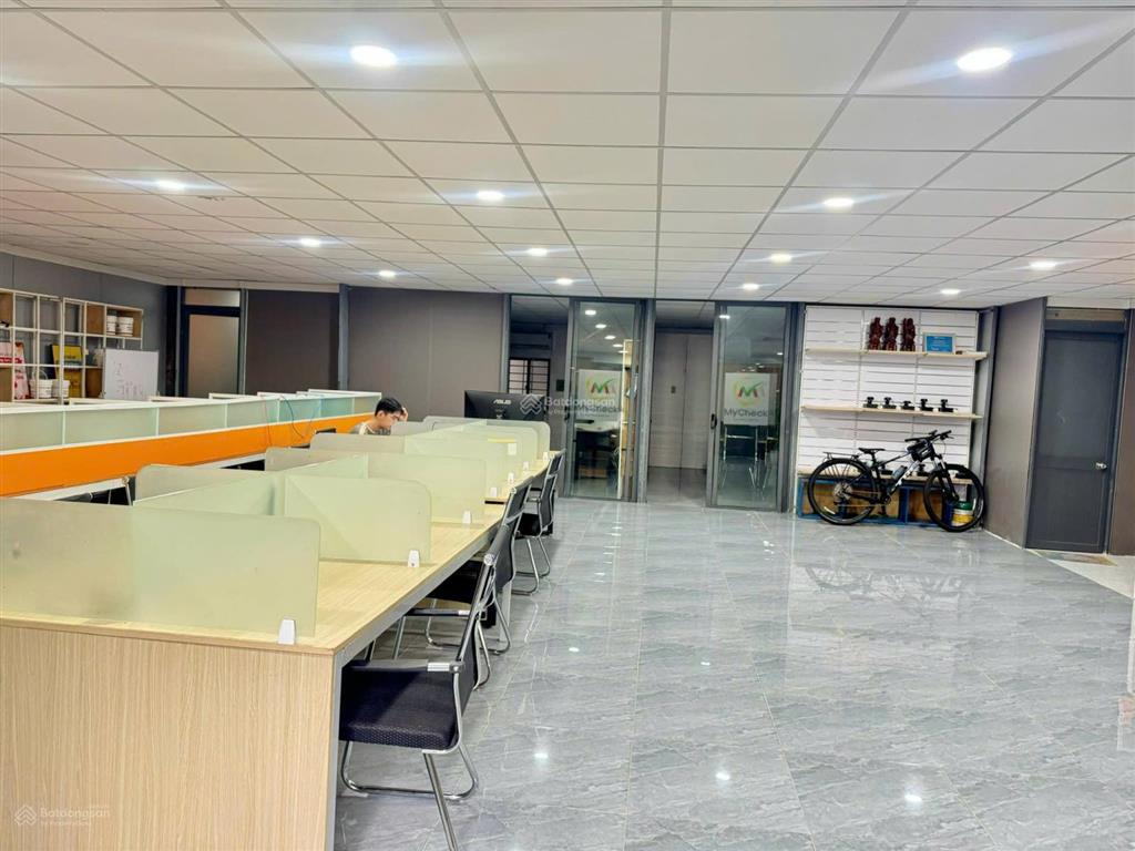Cho thuê văn phòng kết hợp kho chứa hàng (20x20m) đường đặng thùy trâm full nội thất sẵn