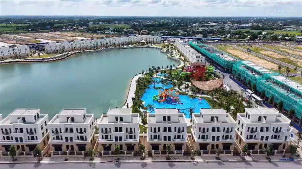 Bán nhà phố trong đô thị vinhomes chỉ 4ty1 (nhà phố 3 tầng đã hoàn thiện mặt ngoài)