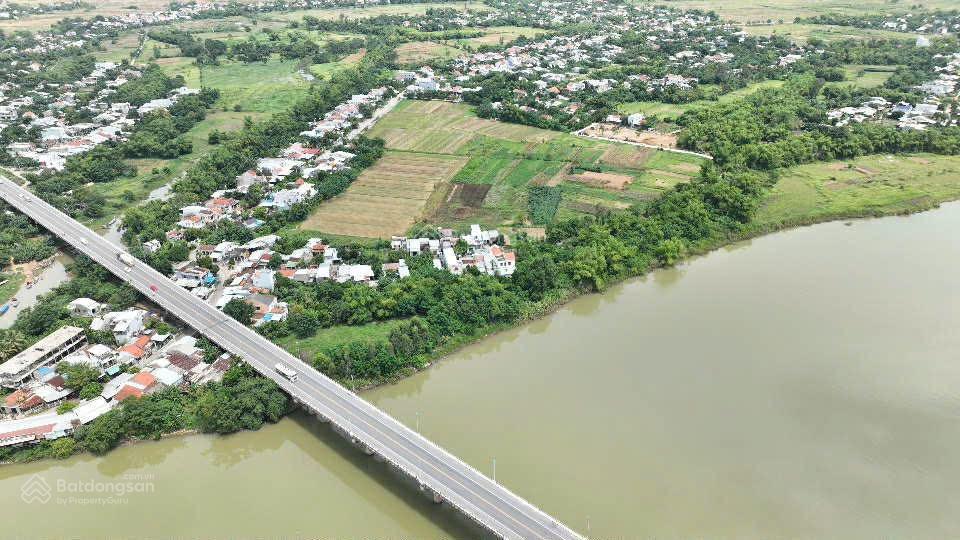Bán lô đất bê tông oto thông ngay cầu cao lâu  300m2 chỉ hơn 1 ty