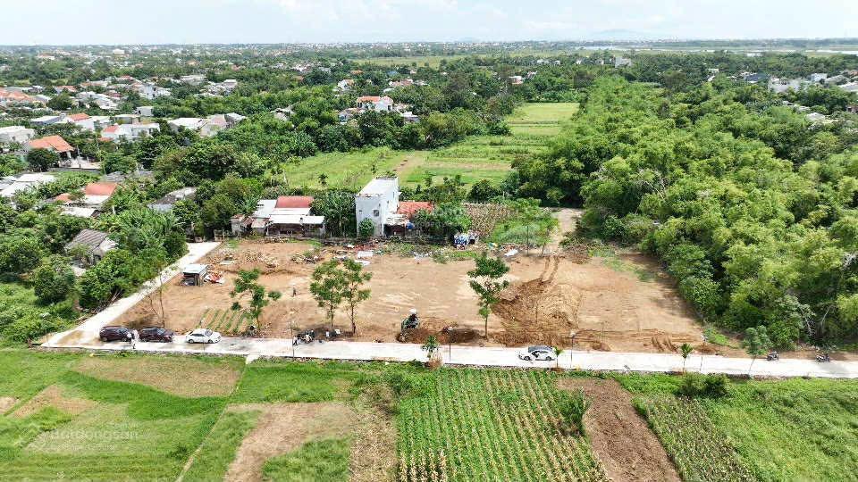 Bán lô đất bê tông oto thông ngay cầu cao lâu  300m2 chỉ hơn 1 ty