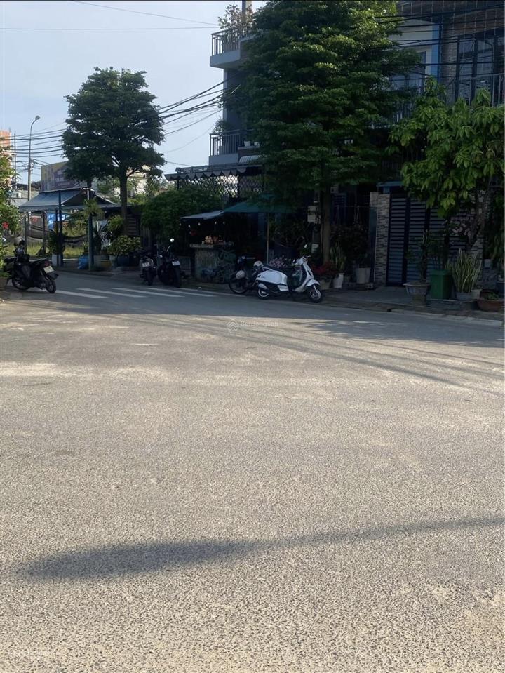 Bán đất mặt tiền đào sư tích  vị trí đối diện công viên vô cùng thoáng mát.