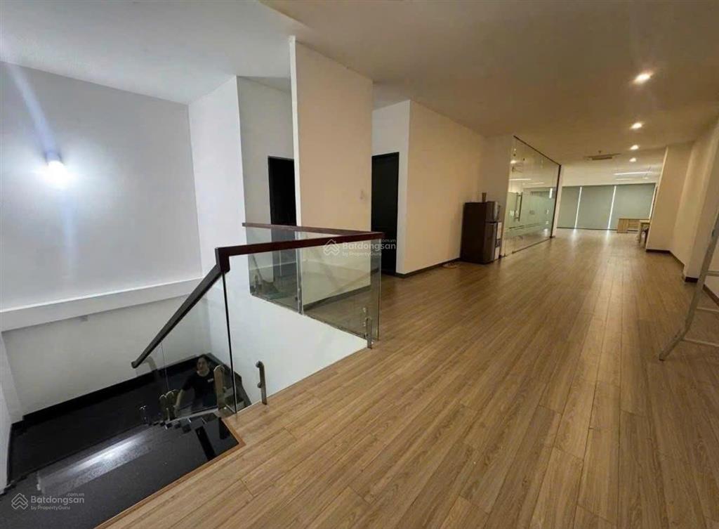 Cho thuê nhà mặt tiền 355b nguyễn trãi  quận 1