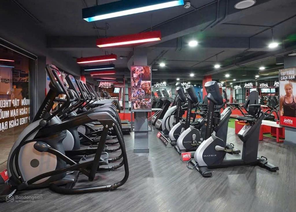 Cho thuê tòa góc 2 mặt tiền trước sau đường sư vạn hạnh (tt giải trí và kd sầm uất bậc nhất q10)