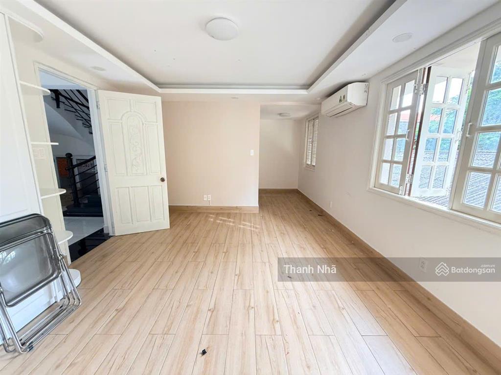 Biệt thự sang xịn trung tâm quận 10  hẻm xe tải  có gara ô tô