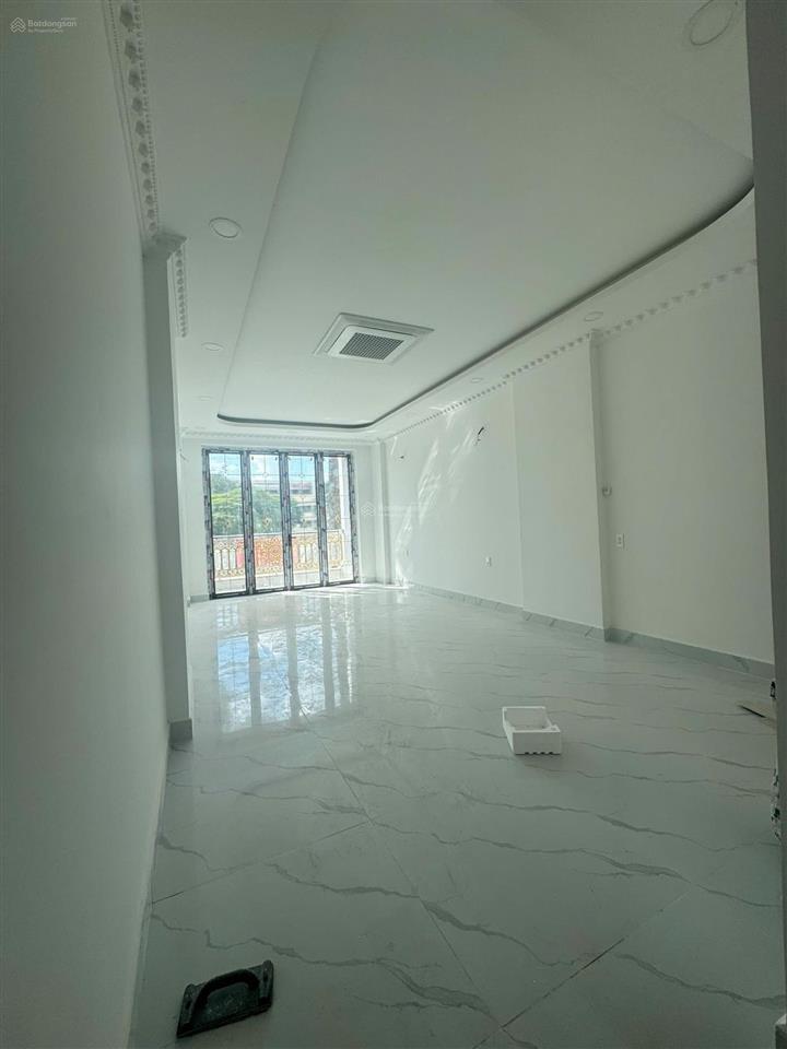 Cho thuê nhà mặt tiền đường 3 tháng 2  quận 10