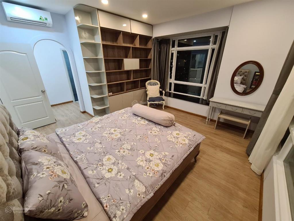 Bán căn hộ riverside residences. dt 147m2 3pn full nt, lầu cao, view sông. giá 14 tỷ. 0934 990 ***