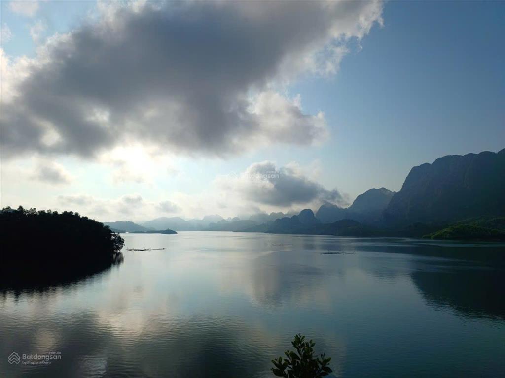 Bán lô đất thổ cư bám hồ hòa bình view núi hồ cực đẹp