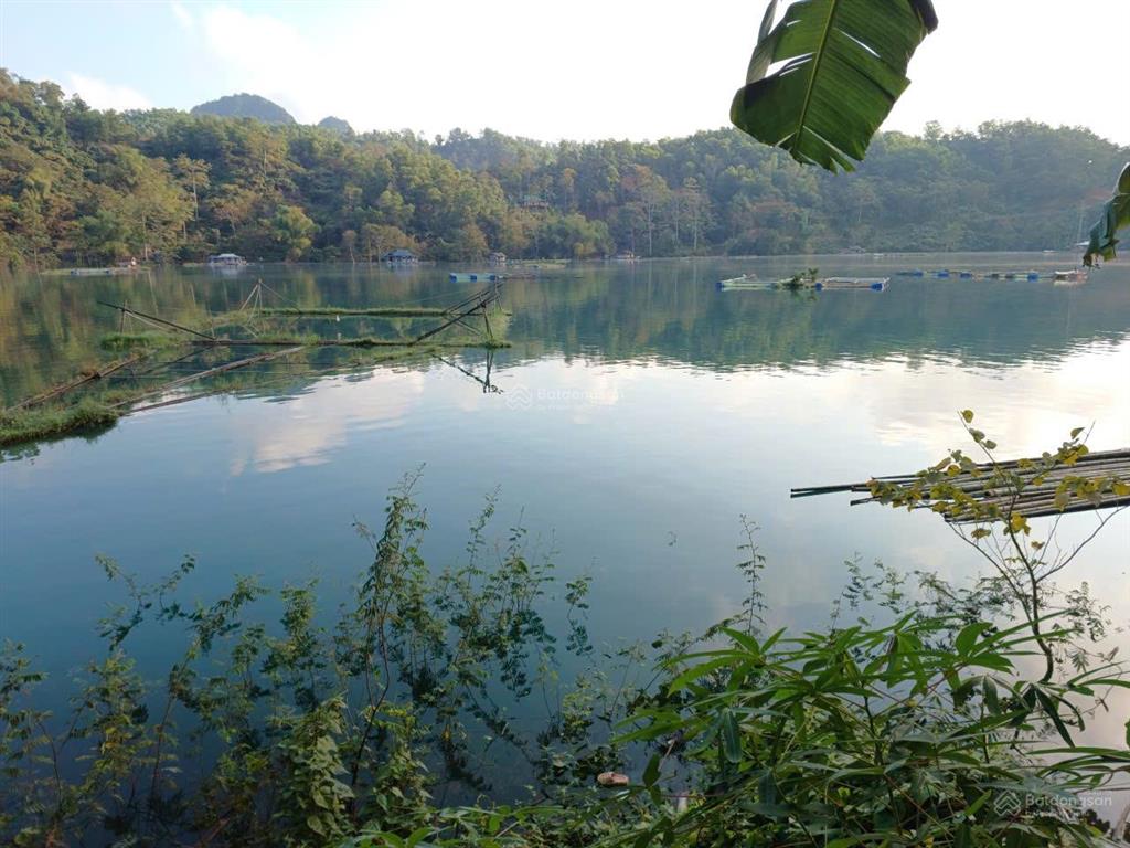 Bán lô đất thổ cư bám hồ hòa bình view núi hồ cực đẹp