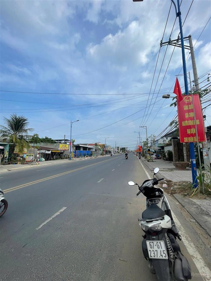 Mặt tiền hoàng quốc việt đang kinh doanh