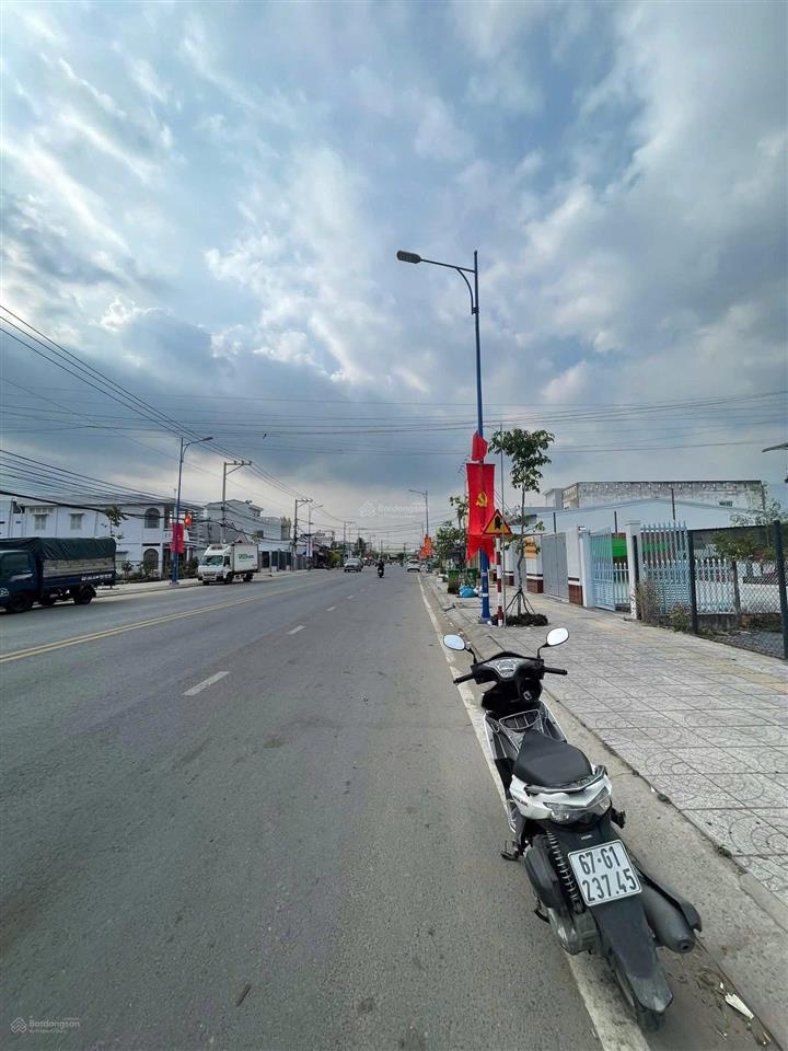 Mặt tiền hoàng quốc việt đang kinh doanh