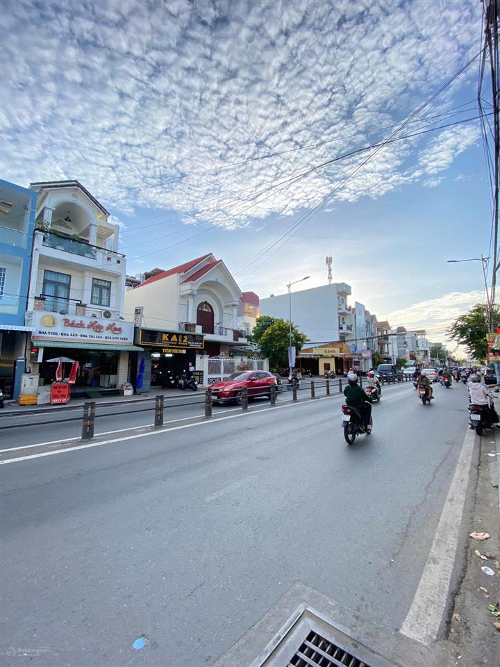 Mặt tiền trần hoàng na, chủ gốc 1 trệt 2 lầu