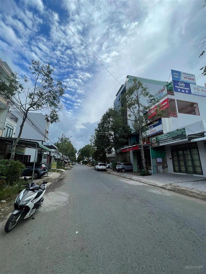 Mặt tiền đường xuân hồng đối diện bệnh viện nhi đồng, cách nguyễn văn cừ 1 căn nhà