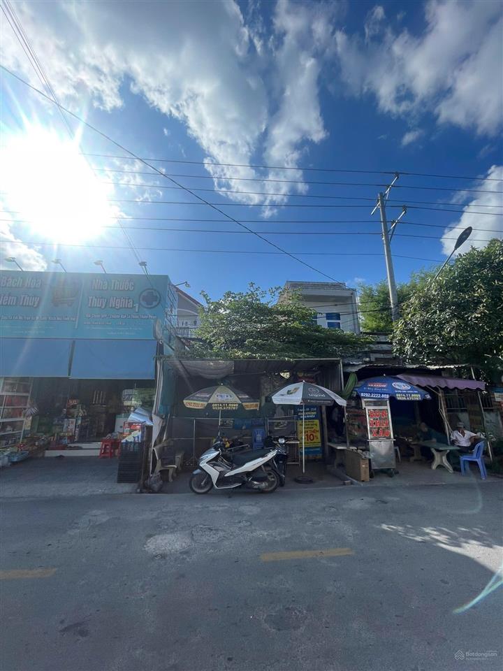 Mặt tiền đường bùi hữu nghĩa sát bên nguyễn văn trường cách đại học nam cần thơ 500 mét