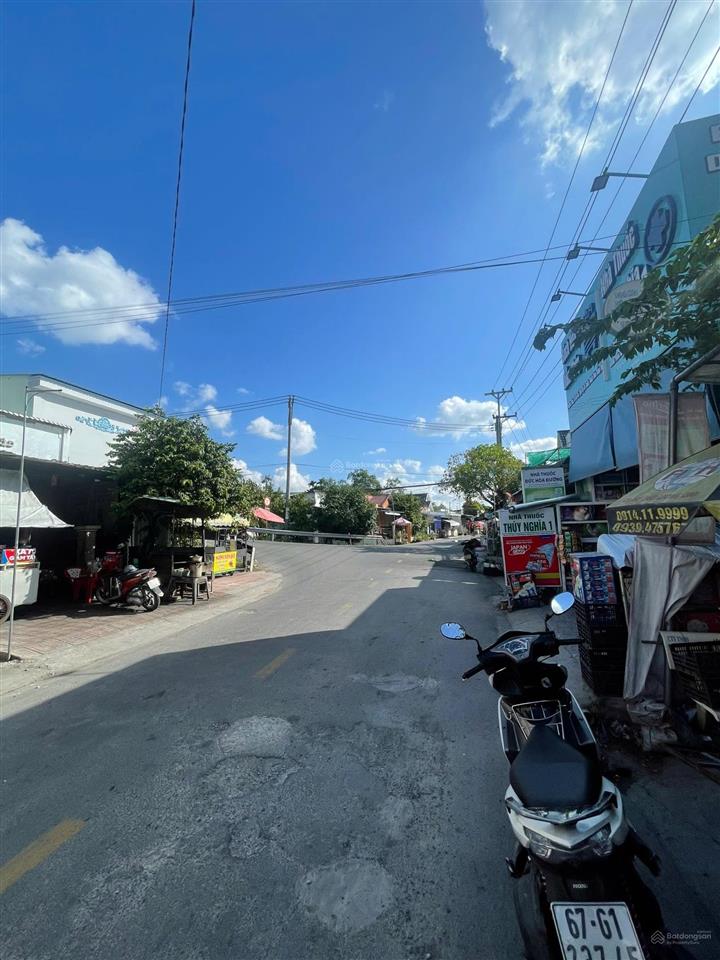 Mặt tiền đường bùi hữu nghĩa sát bên nguyễn văn trường cách đại học nam cần thơ 500 mét