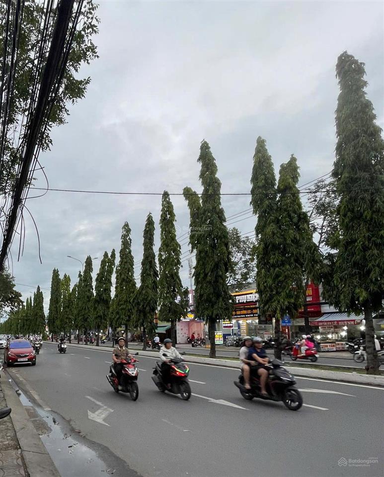 Mặt tiền nguyễn văn cừ kế đại học y dược giảm 1 tỷ