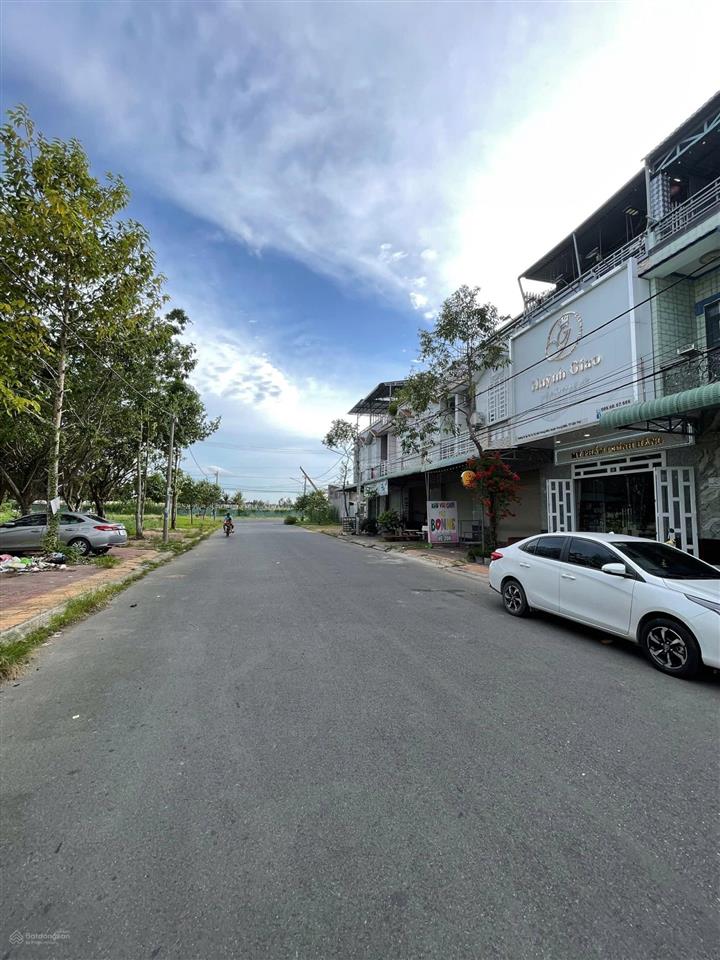 Chủ gốc nhà trệt 2 lầu đường số 20 trung tâm thương mại phong điền  sát phan văn trị