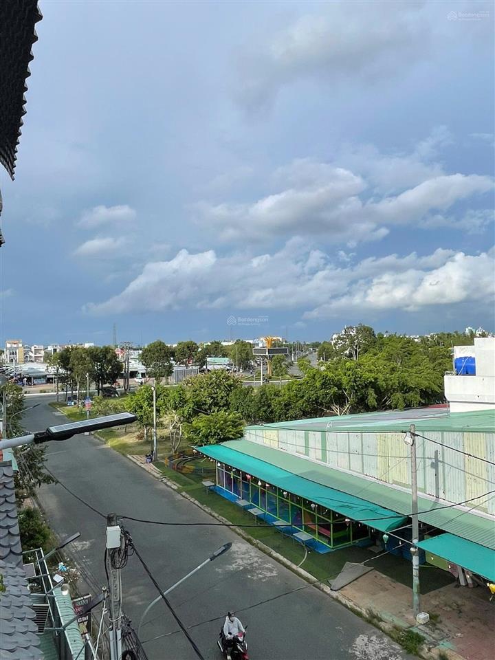 Chủ gốc nhà trệt 2 lầu đường số 20 trung tâm thương mại phong điền  sát phan văn trị