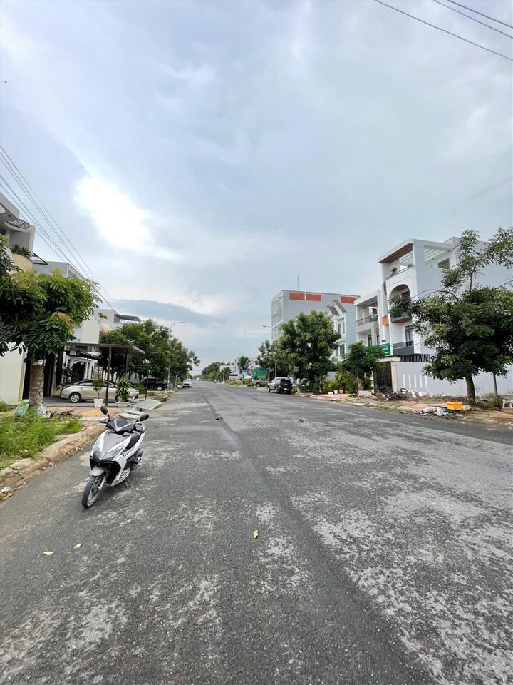 Rẻ hơn 300 triệu  nền 120 m2 đường a3, kdc phú an