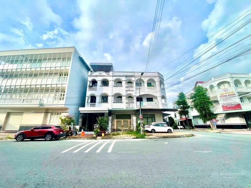 Nhà trệt 2 lầu hoàn công văn hoá tây đô