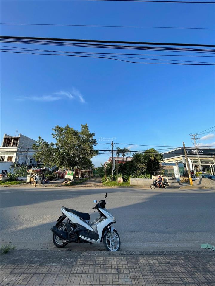 Quỹ đất đẹp mặt tiền cách mạng tháng 8, có 8600 m2 chủ gốc