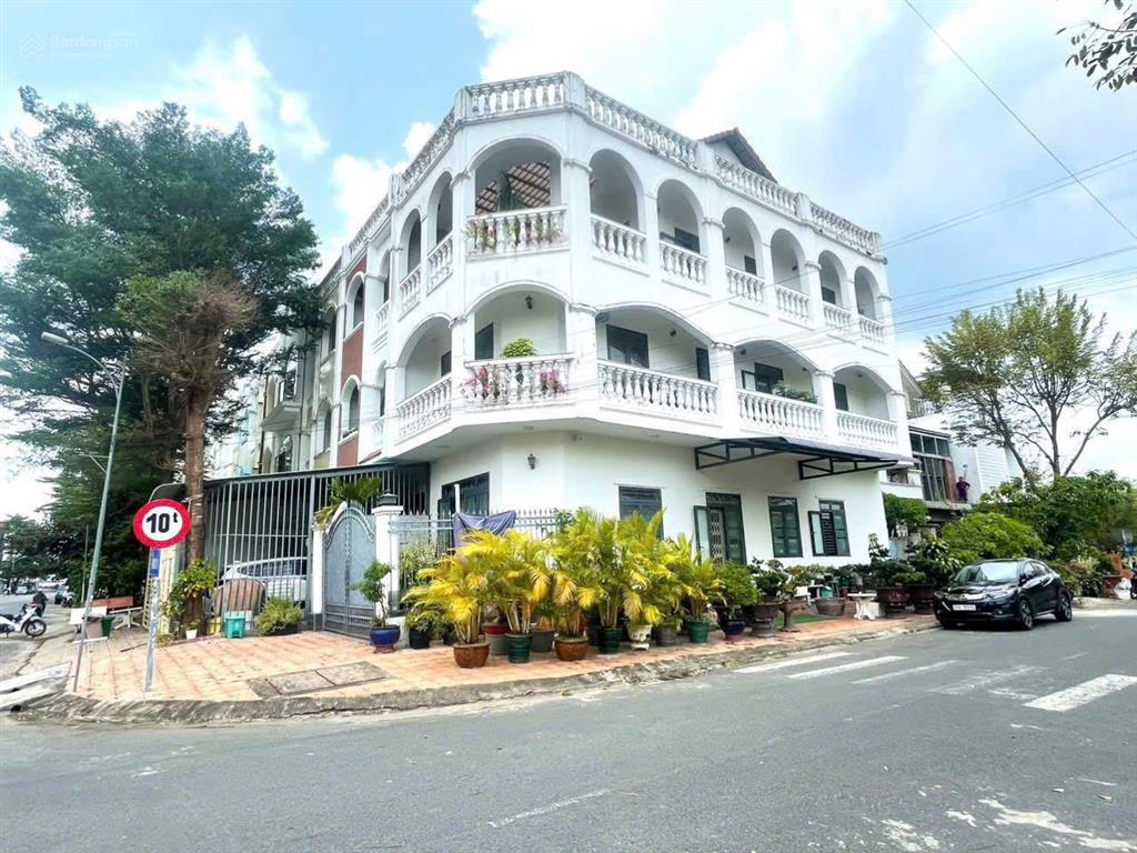 Nhà góc trệt 2 lầu văn hoá tây đô